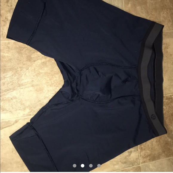 Men’s lululemon shorts - Picture 4 of 8